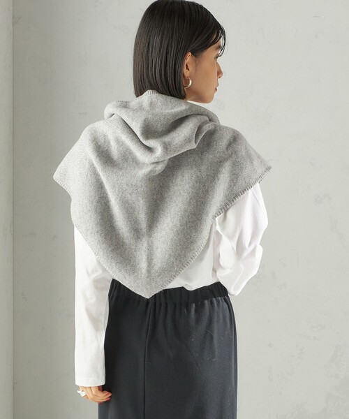 SHIPS（シップス）の「マルチウェイ 三角 ストール（ストール/ショール・レディース・グレー/ブラウン/レッド・ONE SIZE）」の8枚目の写真