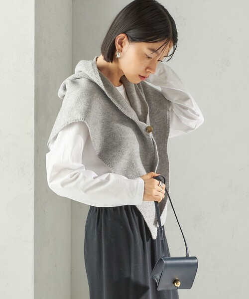 SHIPS（シップス）の「マルチウェイ 三角 ストール（ストール/ショール・レディース・グレー/ブラウン/レッド・ONE SIZE）」の9枚目の写真