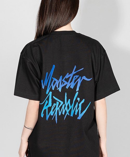 MONSTER REPUBLIC（モンスターリパブリック）の「ムーブメントロゴブルーウェーブTシャツブラック（Tシャツ/カットソー・レディース・その他・LARGE/MEDIUM/SMALL/X-LARGE）」の2枚目の写真