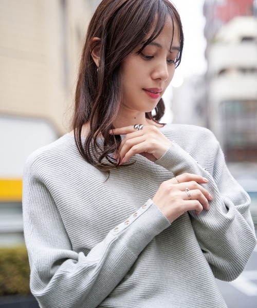 ikka(イッカ)の「横リブドルマンラメニットプルオーバー(ニット/セーター・レディース・ピンク/グレー/オフホワイト/ベージュ/サックスブルー・L/M/S)」の9枚目の写真