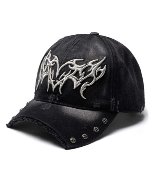 SUPPLIER(サプライヤー)の「A'GEM/9 × .kom 『SUPPLIER/サプライヤー』 Ripped Brim Heart Tribal 6 Panel Cap/リップド ブリム ハート トライバル 6 パネル キャップ(キャップ・メンズ・ブラック・FREE)」の2枚目の写真