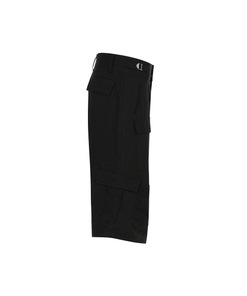 ALL EYES DOWN(オール アイズ ダウン)の「FLARE CARGO BERMUDA PANTS (BLACK)(その他パンツ・メンズ・その他・1/2)」の2枚目の写真