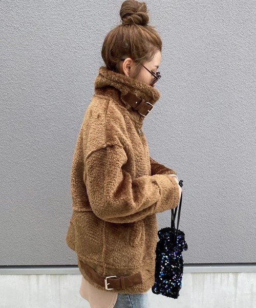 merrylatte（メリーラテ）の「ベルトデザインパイピングムートンファージャケット【Primaras】（その他アウター・レディース・ダークブラウン/アイボリー・M/L）」の6枚目の写真