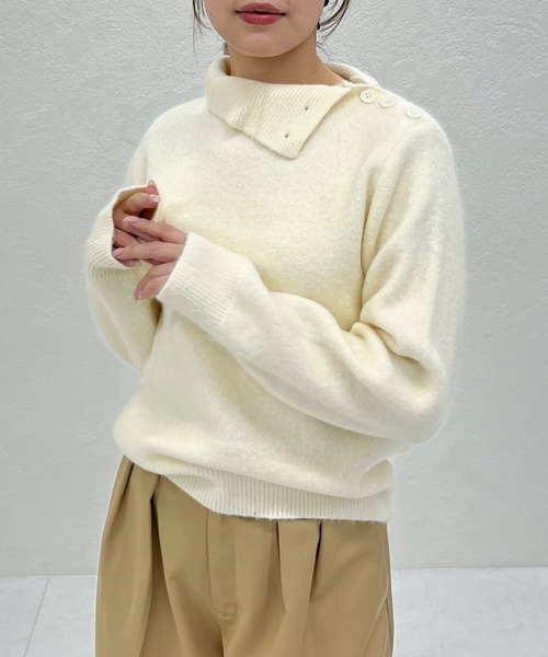 31 Sons de mode（トランテアン　ソン　ドゥ　モード）の「2025秋冬新作 一部店舗限定 サイドボタンハイネックニット（ニット/セーター・レディース・グレー/ホワイト・ﾌﾘ-）」の2枚目の写真
