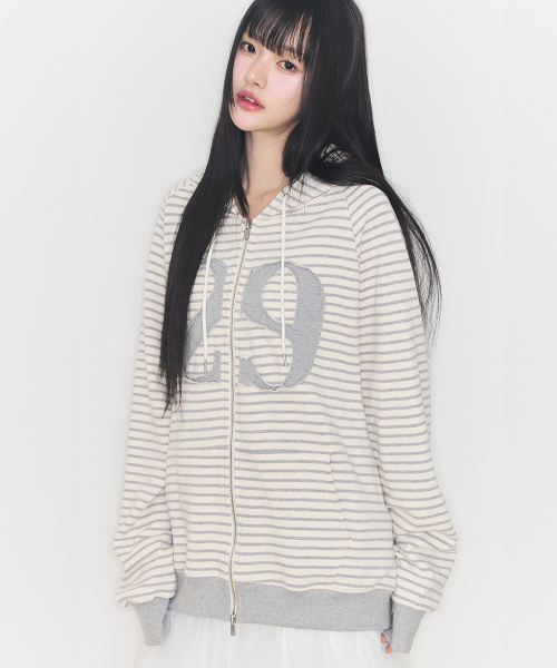 ILLIGO（イリゴ）の「129 ロゴパッチ フードパーカー ジップアップ ストライプ アイボリー（パーカー・レディース・その他・SMALL/MEDIUM/LARGE）」の3枚目の写真