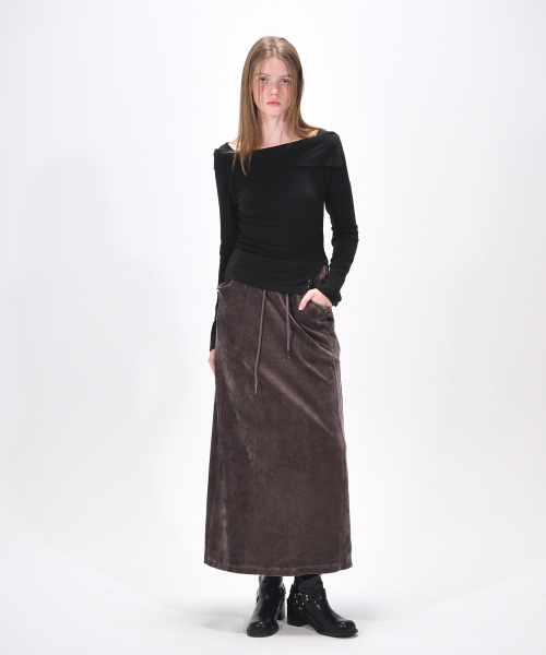 ETMON（エトモン）の「Velvet Banding Logo Skirt, Wine Brown（スカート・レディース・その他・FREE）」の2枚目の写真