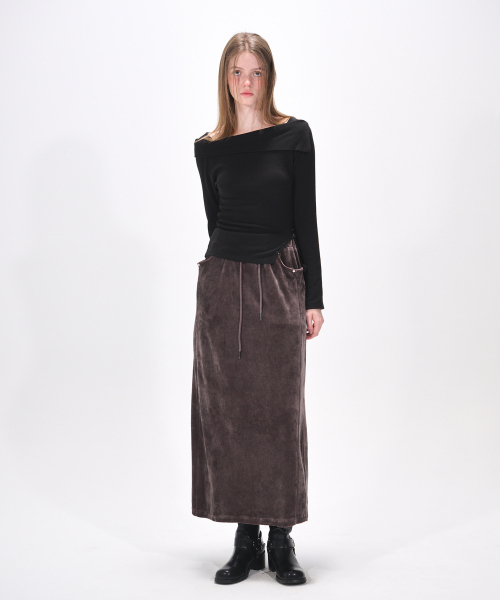 ETMON（エトモン）の「Velvet Banding Logo Skirt, Wine Brown（スカート・レディース・その他・FREE）」の3枚目の写真