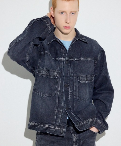 AZUL by moussy（アズールバイマウジー）の「セカンドタイプデニムジャケット（デニムジャケット・メンズ・ブラック/ブルー/ワンウォッシュ・LARGE/MEDIUM/SMALL）」の2枚目の写真