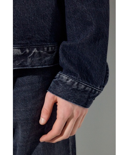 AZUL by moussy（アズールバイマウジー）の「セカンドタイプデニムジャケット（デニムジャケット・メンズ・ブラック/ブルー/ワンウォッシュ・LARGE/MEDIUM/SMALL）」の13枚目の写真