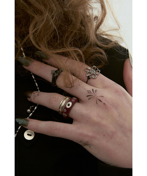 NFF（エヌエフエフ）の「nomad flora string ring-black（リング・レディース・その他・FREE）」の2枚目の写真
