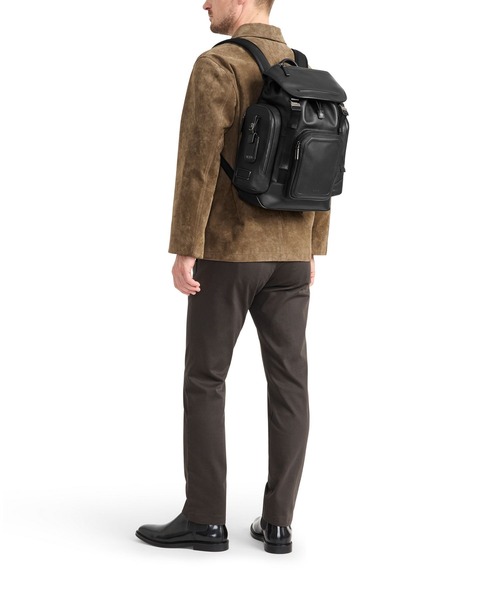 TUMI(トゥミ)の「HARRISON 「スモール・グリフィン」フラップ・バックパック(A4/PC13インチまで対応)(バックパック/リュック・メンズ・ブラック・FREE)」の2枚目の写真