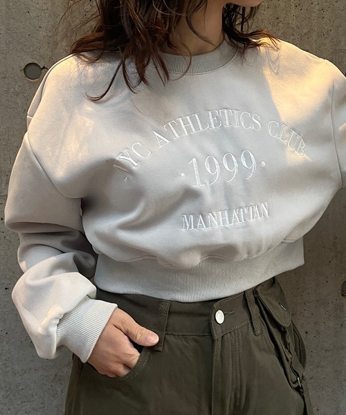 ROGER AND RAW（ロジャーアンドロウ）の「ショート丈ロゴ刺繍スウェットトップス（Tシャツ/カットソー・レディース・ホワイト/ブラック/ネイビー/グレー・FREE）」の22枚目の写真