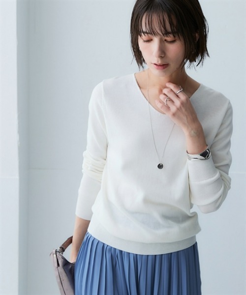 nissen(ニッセン)の「洗えるUVカット綿100%Vネックニット<大きいサイズ有>(ニット/セーター・レディース・オフホワイト/ブラック/グレー/チャコールグレー・LL/L/M/S)」の2枚目の写真