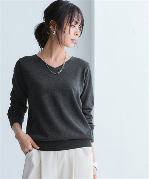 nissen(ニッセン)の「洗えるUVカット綿100%Vネックニット<大きいサイズ有>(ニット/セーター・レディース・オフホワイト/ブラック/グレー/チャコールグレー・LL/L/M/S)」の3枚目の写真