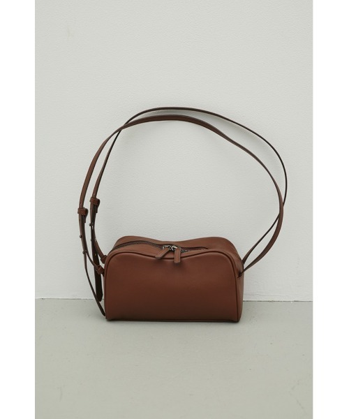 STYLEMIXER（スタイルミキサー）の「【大人気】Wストラップカーブバッグ（ショルダーバッグ・レディース・キャメル/ブラック/ブラウン/アイボリー・FREE）」の4枚目の写真