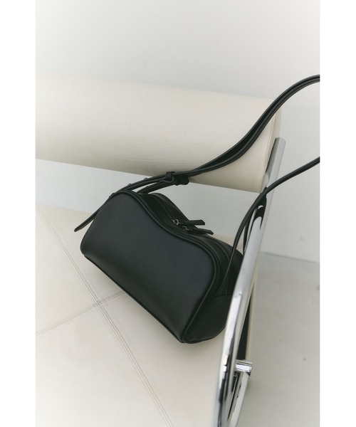 STYLEMIXER（スタイルミキサー）の「【大人気】Wストラップカーブバッグ（ショルダーバッグ・レディース・キャメル/ブラック/ブラウン/アイボリー・FREE）」の3枚目の写真