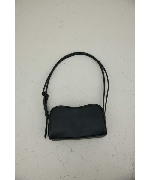 STYLEMIXER（スタイルミキサー）の「【大人気】Wストラップカーブバッグ（ショルダーバッグ・レディース・キャメル/ブラック/ブラウン/アイボリー・FREE）」の14枚目の写真