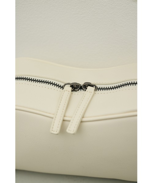 STYLEMIXER（スタイルミキサー）の「【大人気】Wストラップカーブバッグ（ショルダーバッグ・レディース・キャメル/ブラック/ブラウン/アイボリー・FREE）」の9枚目の写真