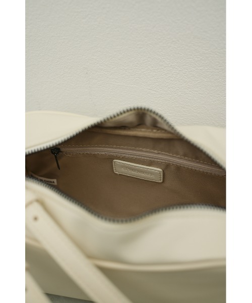 STYLEMIXER（スタイルミキサー）の「【大人気】Wストラップカーブバッグ（ショルダーバッグ・レディース・キャメル/ブラック/ブラウン/アイボリー・FREE）」の10枚目の写真