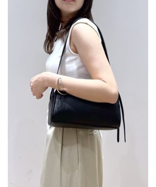 STYLEMIXER(スタイルミキサー)の「【ベストセラー・新色追加】Wストラップカーブバッグ(ショルダーバッグ・レディース・キャメル/ブラック/ブラウン/アイボリー・FREE)」の15枚目の写真
