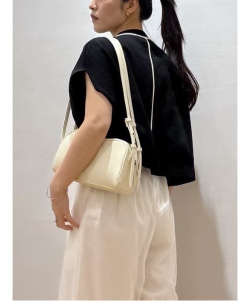 STYLEMIXER(スタイルミキサー)の「【ベストセラー・新色追加】Wストラップカーブバッグ(ショルダーバッグ・レディース・キャメル/ブラック/ブラウン/アイボリー・FREE)」の9枚目の写真