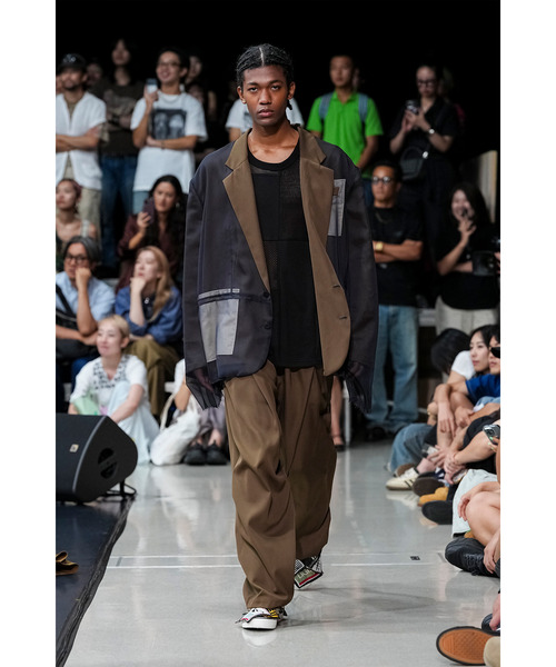 yoshiokubo（ヨシオクボ）の「yoshiokubo ヨシオクボ / CRISP WIDE PANT クリスプサテンワイドパンツ / YKS26402（その他パンツ・メンズ・ブラック・2/3）」の7枚目の写真