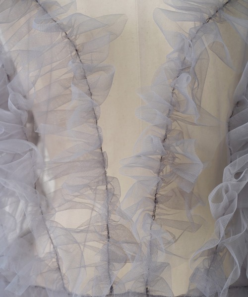 NOGLE（ノグル）の「【NOGLE/ノグル】シアーチュールフリルボリュームトップス（その他トップス・レディース・グレイッシュベージュ/グレー/ブラック・FREE）」の4枚目の写真