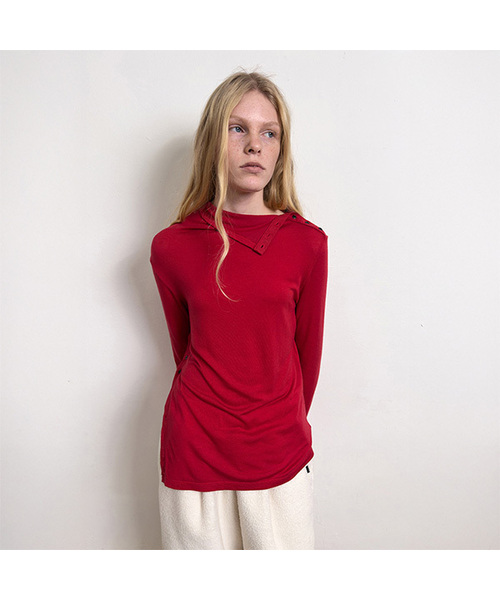 DIAGONAL(ダイアゴナル)の「DIAGONAL BUTTON SLIT TOP (3color)(Tシャツ/カットソー・レディース・ブラック/ライトグレー/レッド・FREE)」の3枚目の写真