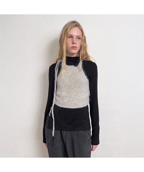 DIAGONAL(ダイアゴナル)の「DIAGONAL BUTTON SLIT TOP (3color)(Tシャツ/カットソー・レディース・ブラック/ライトグレー/レッド・FREE)」の1枚目の写真