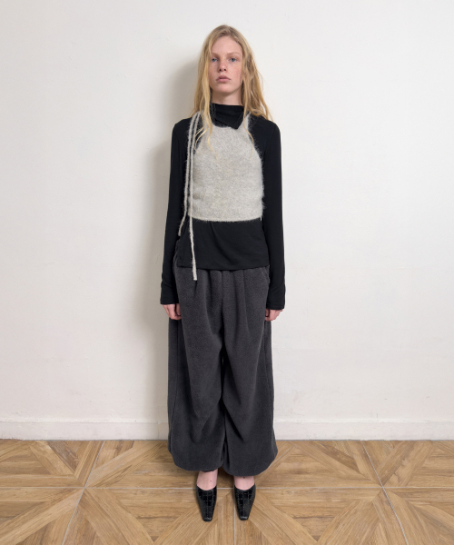 DIAGONAL(ダイアゴナル)の「DIAGONAL BUTTON SLIT TOP (3color)(Tシャツ/カットソー・レディース・ブラック/ライトグレー/レッド・FREE)」の22枚目の写真