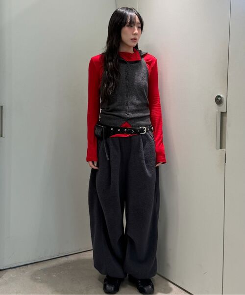 DIAGONAL(ダイアゴナル)の「DIAGONAL BUTTON SLIT TOP (3color)(Tシャツ/カットソー・レディース・ブラック/ライトグレー/レッド・FREE)」の7枚目の写真