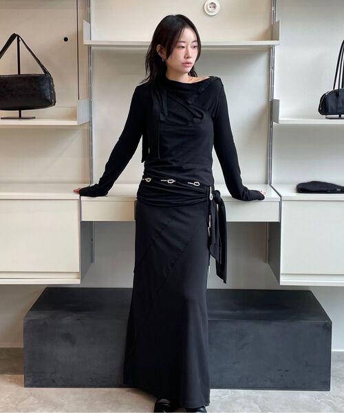 DIAGONAL(ダイアゴナル)の「DIAGONAL BUTTON SLIT TOP (3color)(Tシャツ/カットソー・レディース・ブラック/ライトグレー/レッド・FREE)」の5枚目の写真