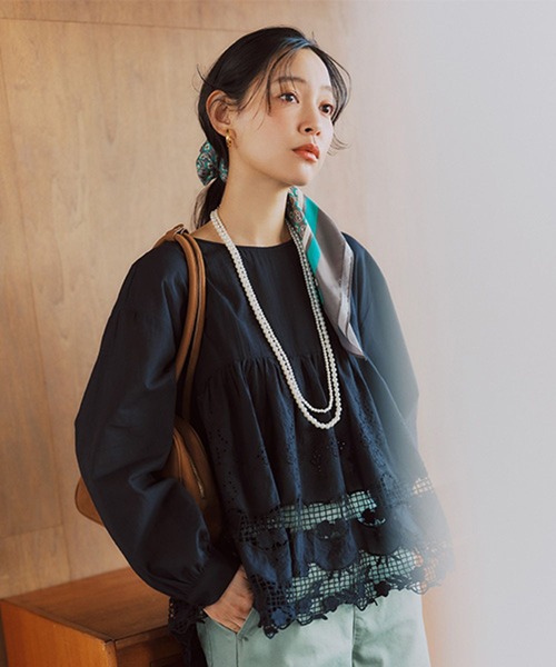 studio CLIP(スタディオクリップ)の「裾刺繍レースヘムブラウス(シャツ/ブラウス・レディース・ブラック/オフホワイト・FREE)」の5枚目の写真