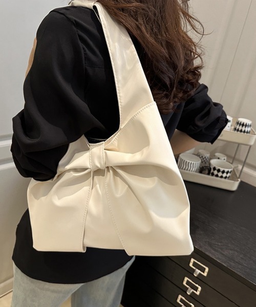 Miniministore(ミニミニストア)の「ビッグリボンバッグ ワンショルダートート(トートバッグ・レディース・シルバー/ブラック/アイボリー/キャメル/レッド・FREE)」の11枚目の写真