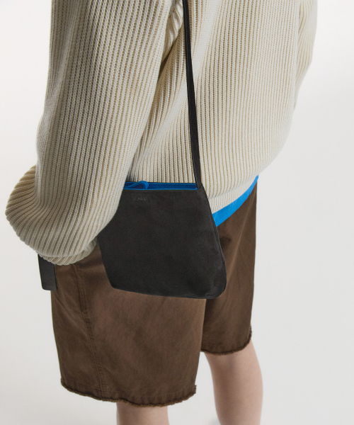 NOHANT(ノアン)の「MINI CROSSBODY BAG BLACK(メッセンジャーバッグ・メンズ・ブラック・FREE)」の5枚目の写真