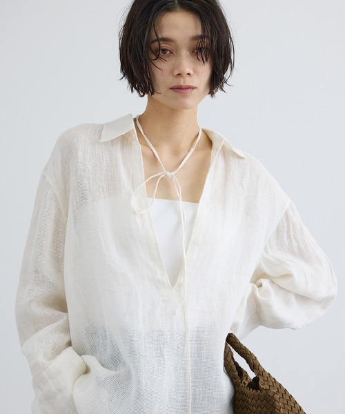 SALON adam et rope'(サロン アダム エ ロペ)の「リネンカラミスキッパーシャツ / イージーケア(シャツ/ブラウス・レディース・オフホワイト/ベージュ・FREE)」の3枚目の写真