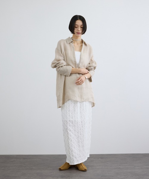 SALON adam et rope'(サロン アダム エ ロペ)の「リネンカラミスキッパーシャツ / イージーケア(シャツ/ブラウス・レディース・オフホワイト/ベージュ・FREE)」の6枚目の写真
