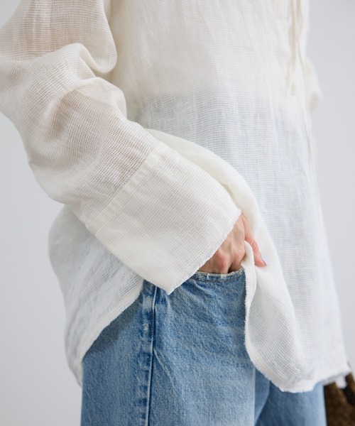 SALON adam et rope'(サロン アダム エ ロペ)の「リネンカラミスキッパーシャツ / イージーケア(シャツ/ブラウス・レディース・オフホワイト/ベージュ・FREE)」の9枚目の写真