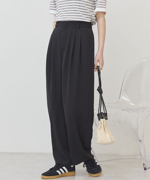 AMERICAN HOLIC（アメリカンホリック）の「【接触冷感イージーケア】ドレープパンツ（その他パンツ・レディース・ライトベージュ/ブラック/ブラウン・L/M）」の2枚目の写真