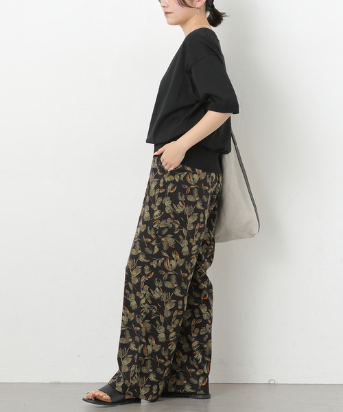 JOURNAL STANDARD relume(ジャーナルスタンダード レリューム)の「リーフパターンリラックスパンツ(その他パンツ・レディース・ブラック/ブラウン・FREE)」の4枚目の写真