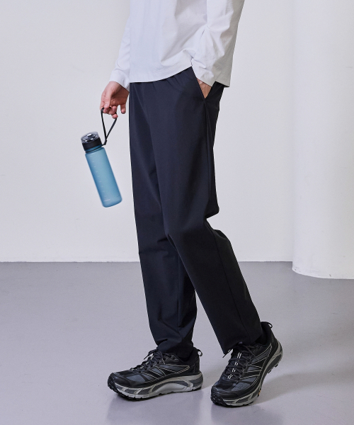 BASIC HOUSE(ベーシックハウス)の「スーパー ストレッチ スパン バンディング ストレート パンツ_ブラック(スウェットパンツ・メンズ・ブラック・28inch/30inch/32inch/34inch/36inch)」の2枚目の写真