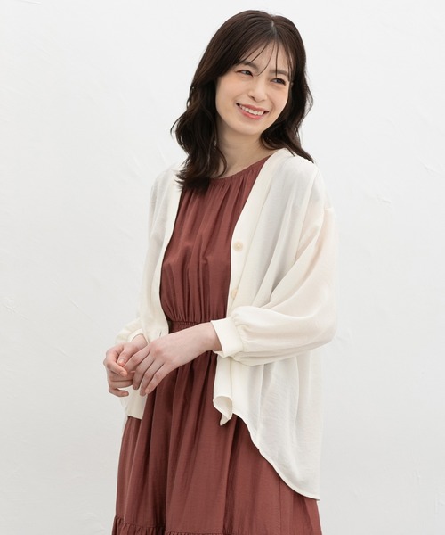 Honeys（ハニーズ）の「８分袖シャツカーディガン（シャツ/ブラウス・レディース・アイボリー/グレイッシュベージュ/ブラック/グレイッシュブルー/モカ/ダークオレンジ・L/LL/M/S）」の2枚目の写真