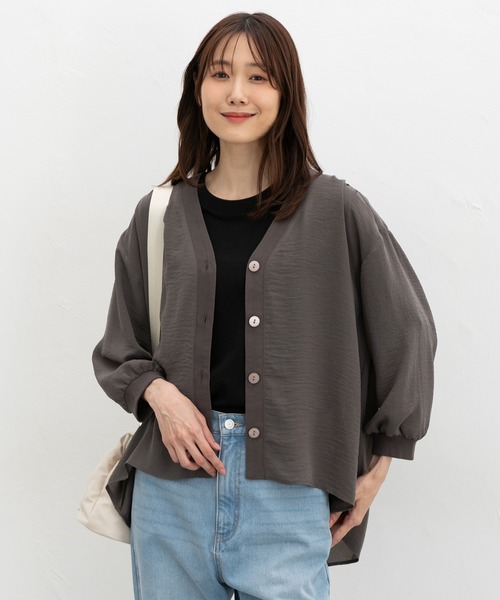 Honeys（ハニーズ）の「８分袖シャツカーディガン（シャツ/ブラウス・レディース・アイボリー/グレイッシュベージュ/ブラック/グレイッシュブルー/モカ/ダークオレンジ・L/LL/M/S）」の3枚目の写真