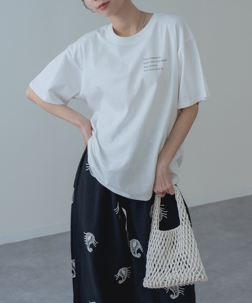 refinedworks(リファインドワークス)の「【refinedworks】ロゴ が目を惹く大人の 半袖 Tシャツ(Tシャツ/カットソー・レディース・ネイビー/ホワイト/ブラウン・FREE)」の5枚目の写真