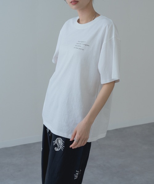 refinedworks(リファインドワークス)の「【refinedworks】ロゴ が目を惹く大人の 半袖 Tシャツ(Tシャツ/カットソー・レディース・ネイビー/ホワイト/ブラウン・FREE)」の6枚目の写真