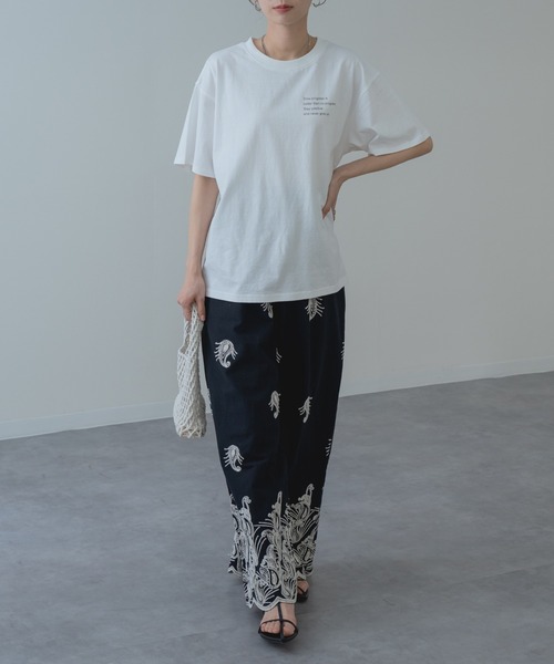 refinedworks(リファインドワークス)の「【refinedworks】ロゴ が目を惹く大人の 半袖 Tシャツ(Tシャツ/カットソー・レディース・ネイビー/ホワイト/ブラウン・FREE)」の16枚目の写真