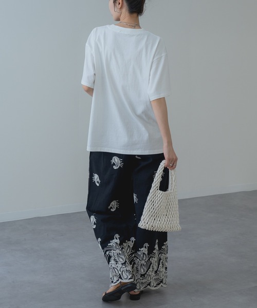 refinedworks(リファインドワークス)の「【refinedworks】ロゴ が目を惹く大人の 半袖 Tシャツ(Tシャツ/カットソー・レディース・ネイビー/ホワイト/ブラウン・FREE)」の18枚目の写真