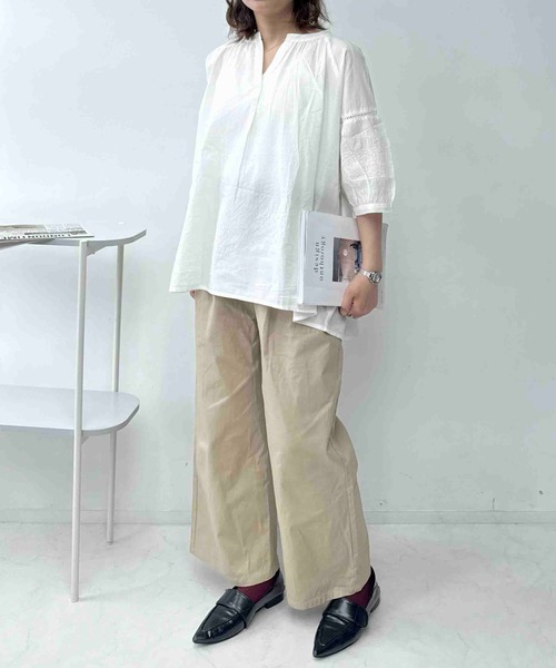 AS KNOW AS plus(アズノゥアズプラス)の「〇インドコットン 袖刺繍スキッパー半袖ブラウス(シャツ/ブラウス・レディース・ダークブルー/ブラック/オフホワイト・FREE)」の22枚目の写真