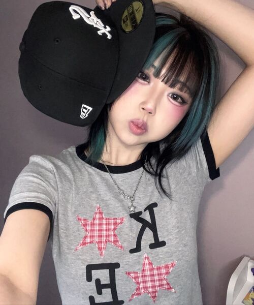 KKEEE(ケーケーイーイー)の「KEツースターパッチリンガー半袖Tシャツ(Tシャツ/カットソー・レディース・グレー/ホワイト・FREE)」の5枚目の写真