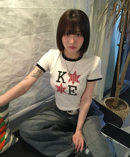 KKEEE(ケーケーイーイー)の「KEツースターパッチリンガー半袖Tシャツ(Tシャツ/カットソー・レディース・グレー/ホワイト・FREE)」の7枚目の写真